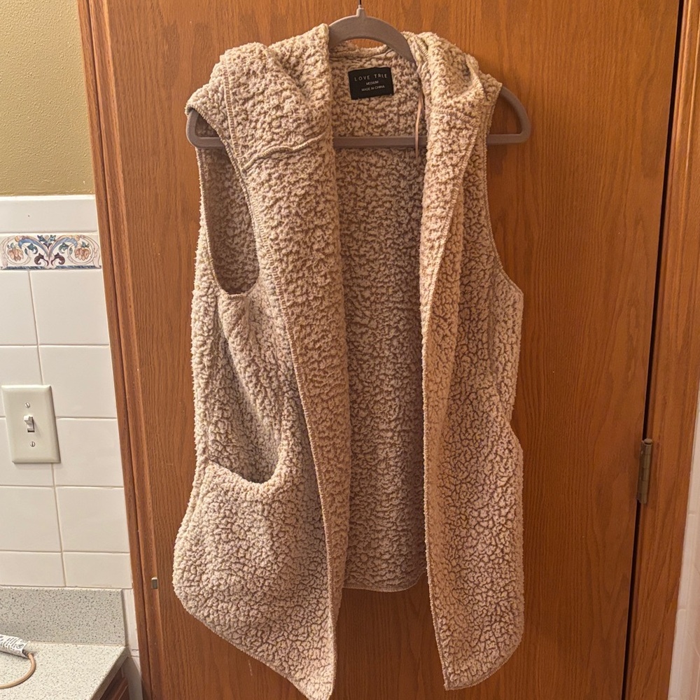 Love Tree Sherpa Vest in Tan